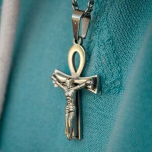 cross-pendant-necklace