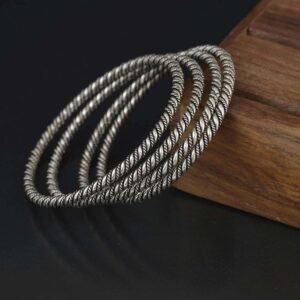 twist-pattern-silicone-bangle